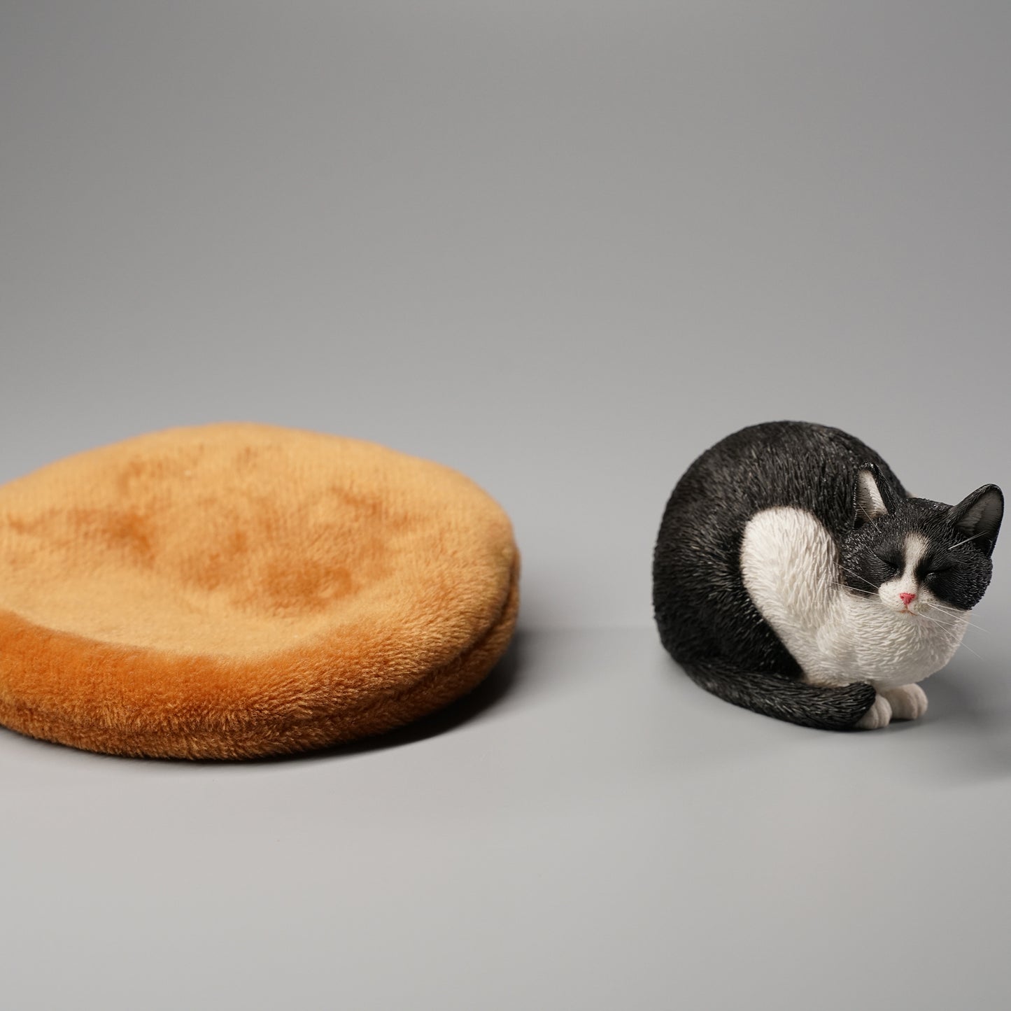 JXK083 Sleeping Cat Figurine Resin Cat Statue for Home Decor Gifts for Cat Lovers