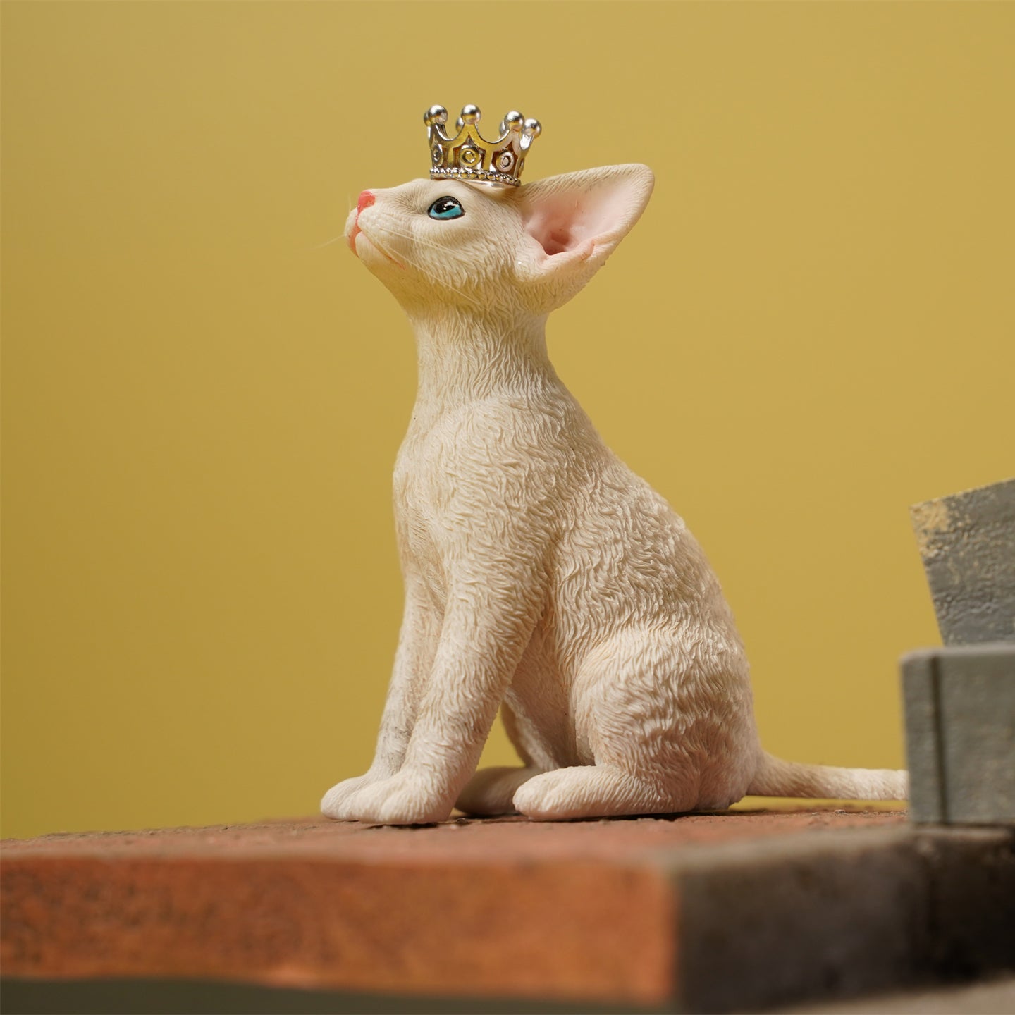 JXK123 Devon cat wearing a crown, gift for cat loves