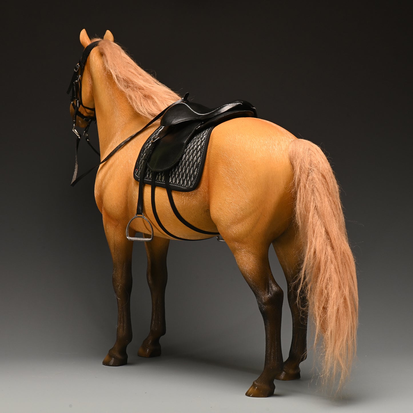 JXK145 Dutch Warmblood Horse with Saddle, Horse Statue with Intricate Details, Gift for Horse Lovers